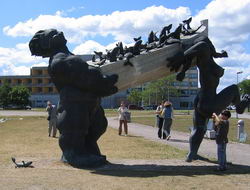 Памятник рыбакам на острове Сааремаа